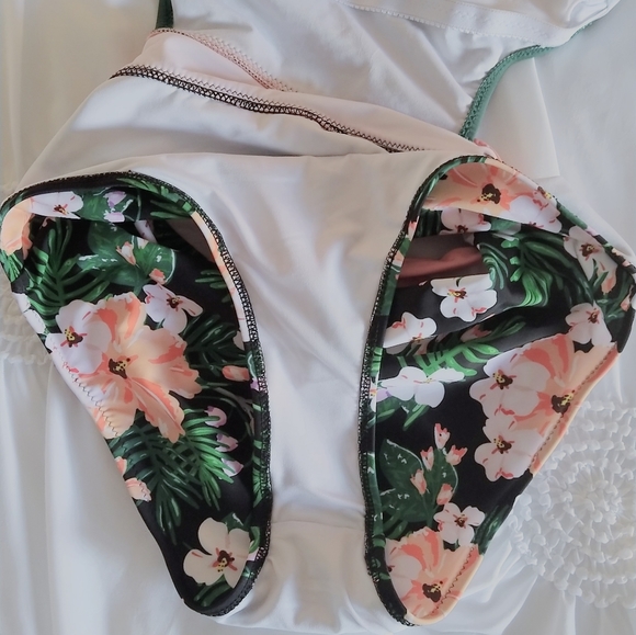 NWT Cupshe Miss U Hibiscus swim - Picture 5 of 6